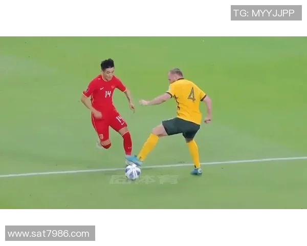 外国球星与国足球员激烈对抗赛精彩纷呈 见证跨国球技的巅峰较量